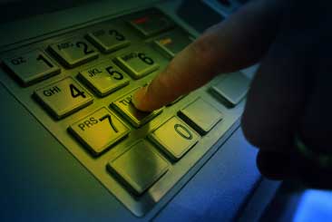 Finger-on-keypad2009apr02
